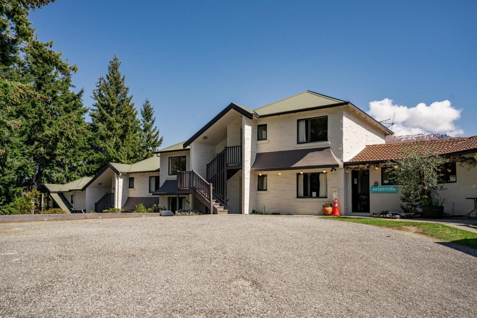 Ride Base Wanaka Apartments Екстер'єр фото