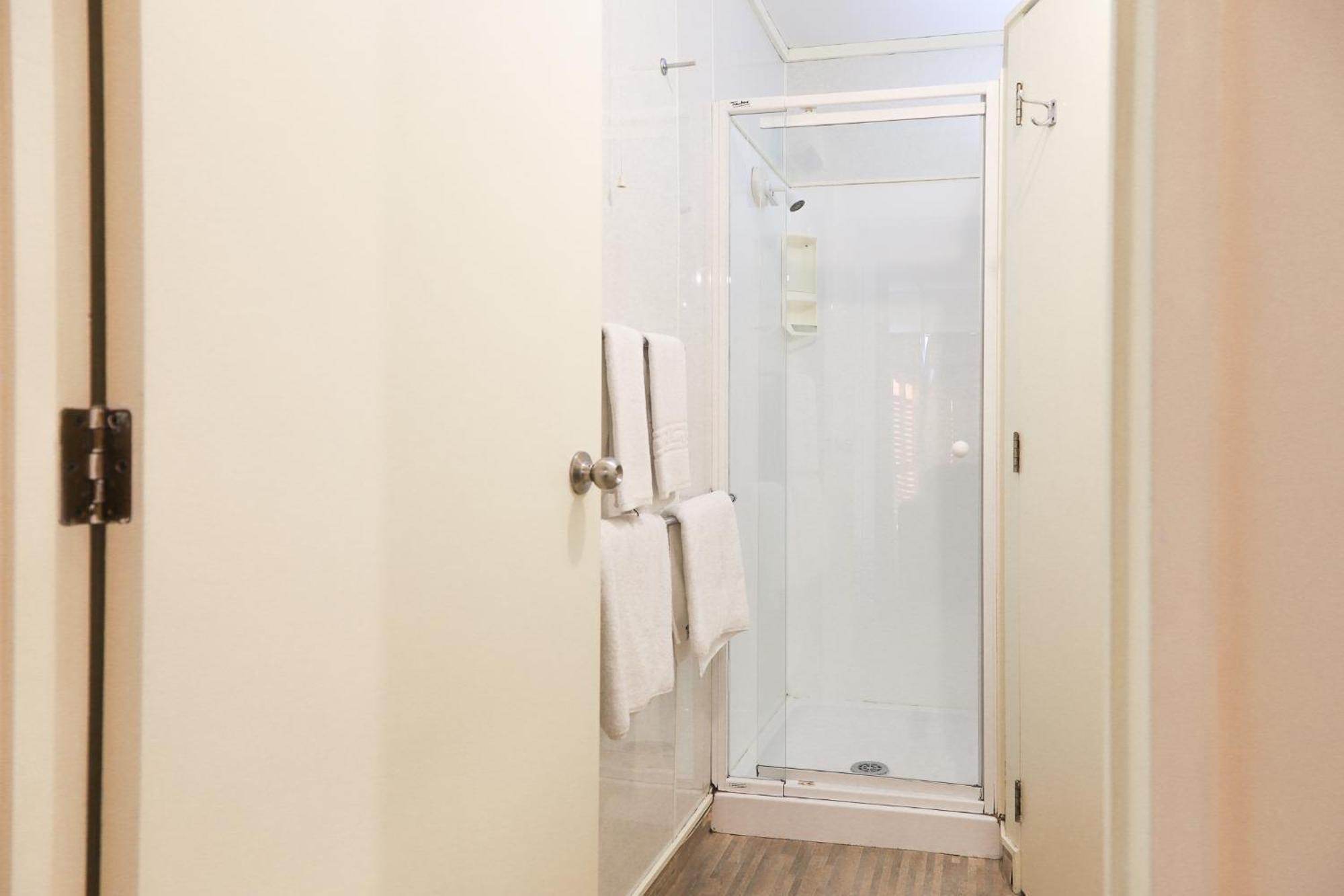 Ride Base Wanaka Apartments Екстер'єр фото