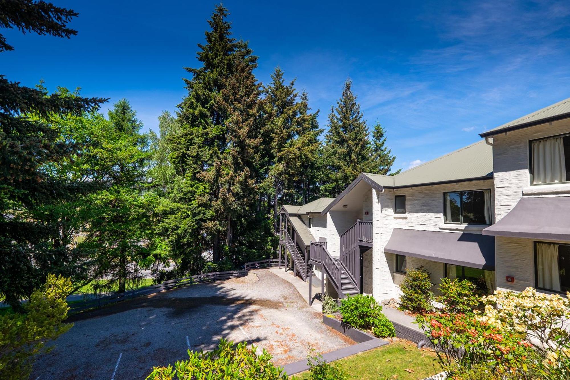 Ride Base Wanaka Apartments Екстер'єр фото