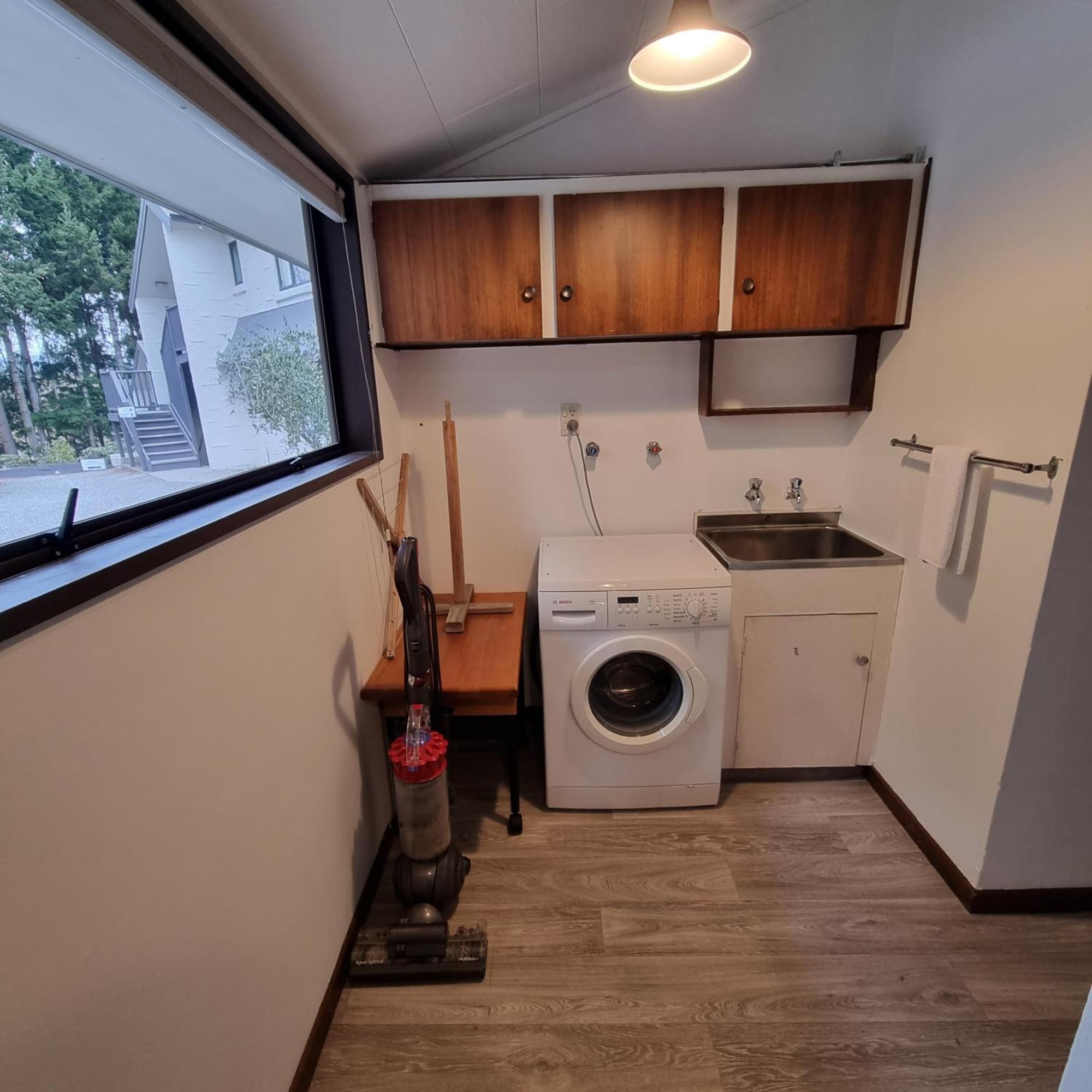 Ride Base Wanaka Apartments Екстер'єр фото